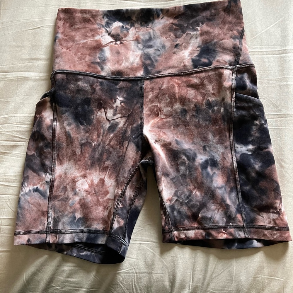 Lululemon Align 4” biker shorts sz 6 with pockets